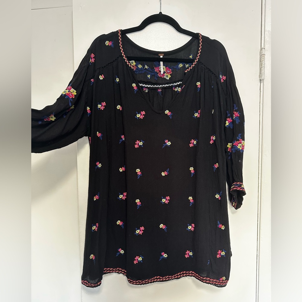Free people Small Floral Embroidered Black tunic blouse